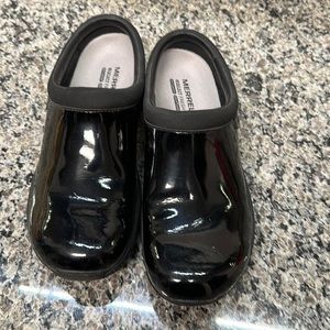Merrell Black patent leather clogs
